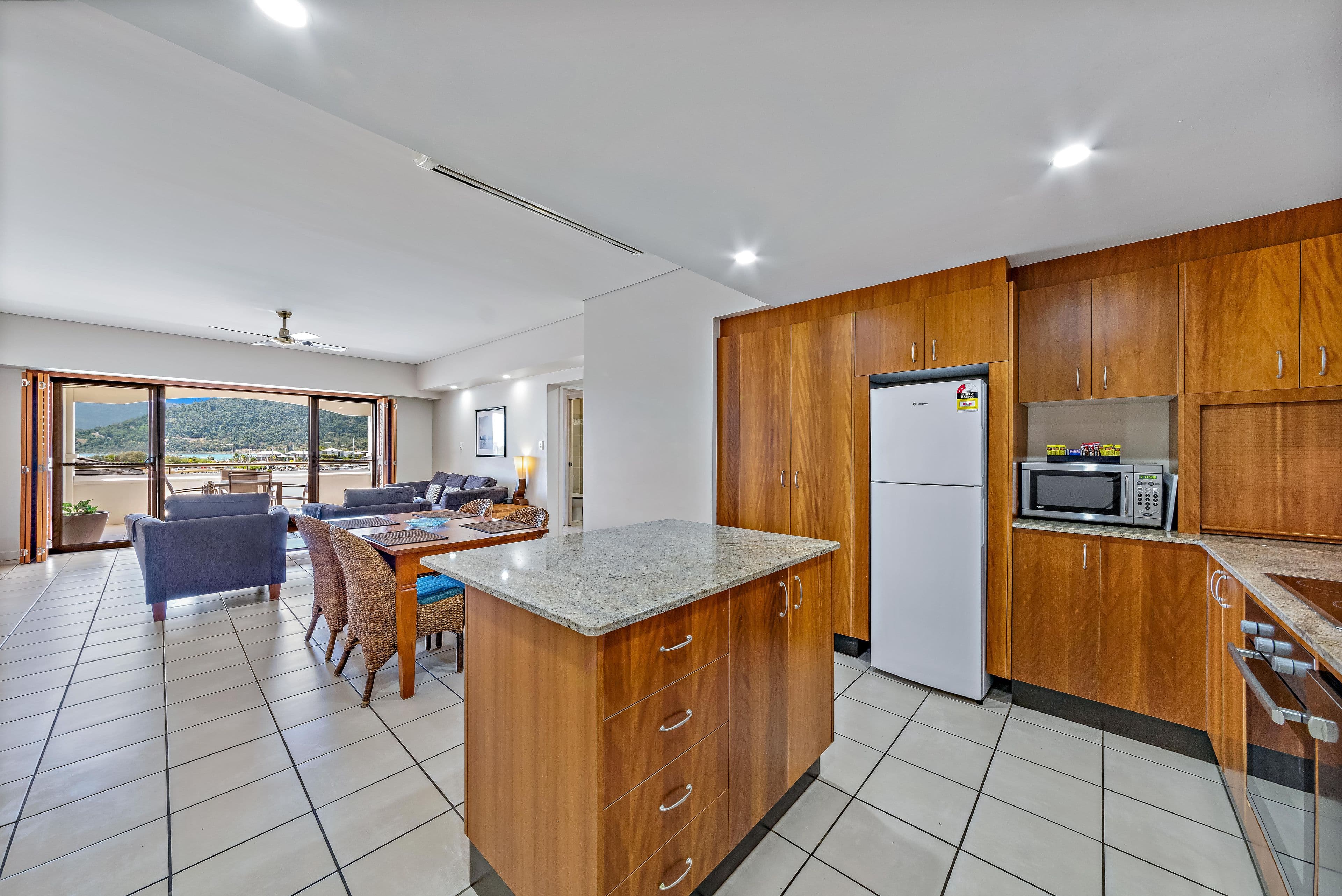 406 Shute Harbour Road, Airlie Beach QLD 4802, Airlie Beach - Thumbnail 2