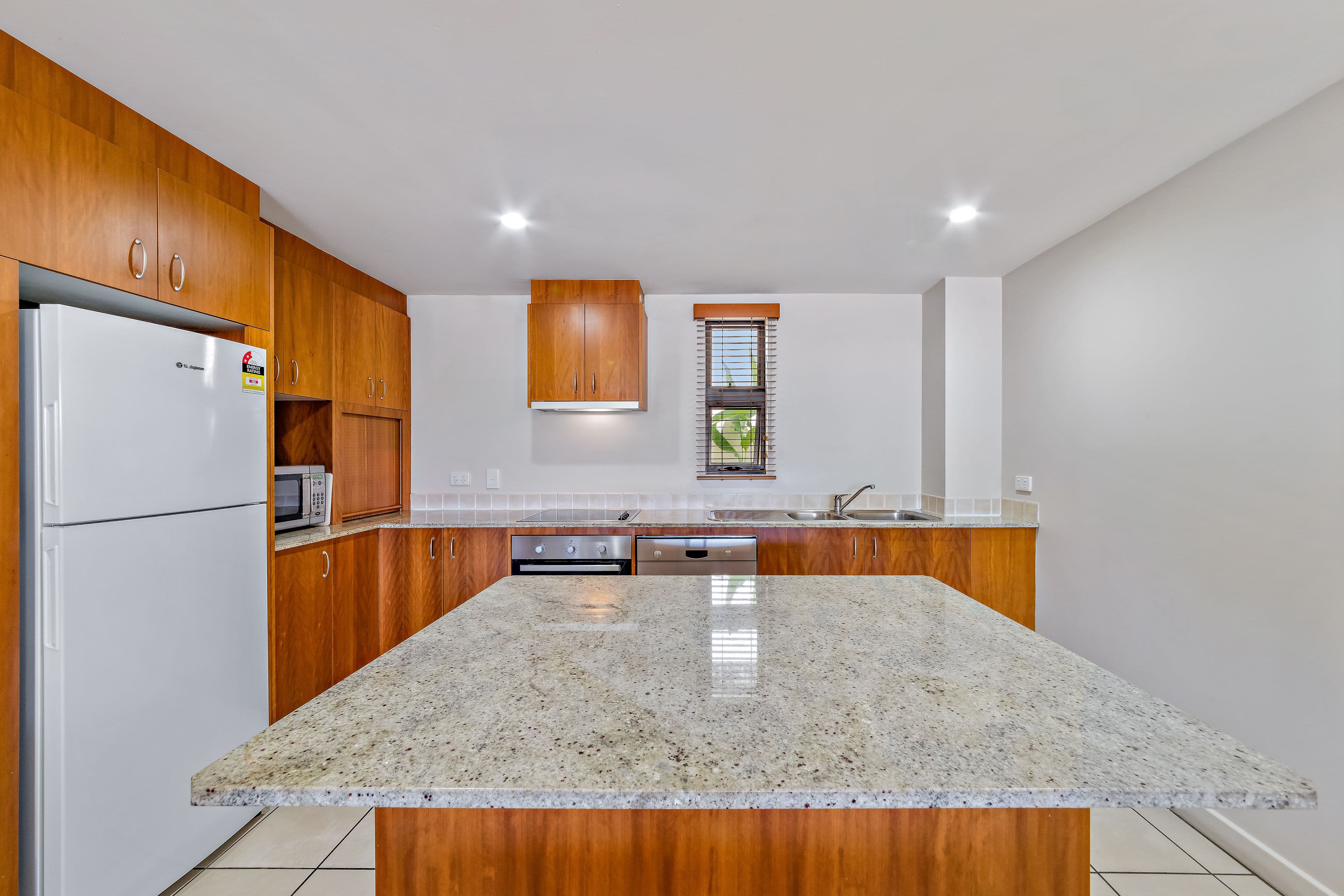 406 Shute Harbour Road, Airlie Beach QLD 4802, Airlie Beach - Thumbnail 7