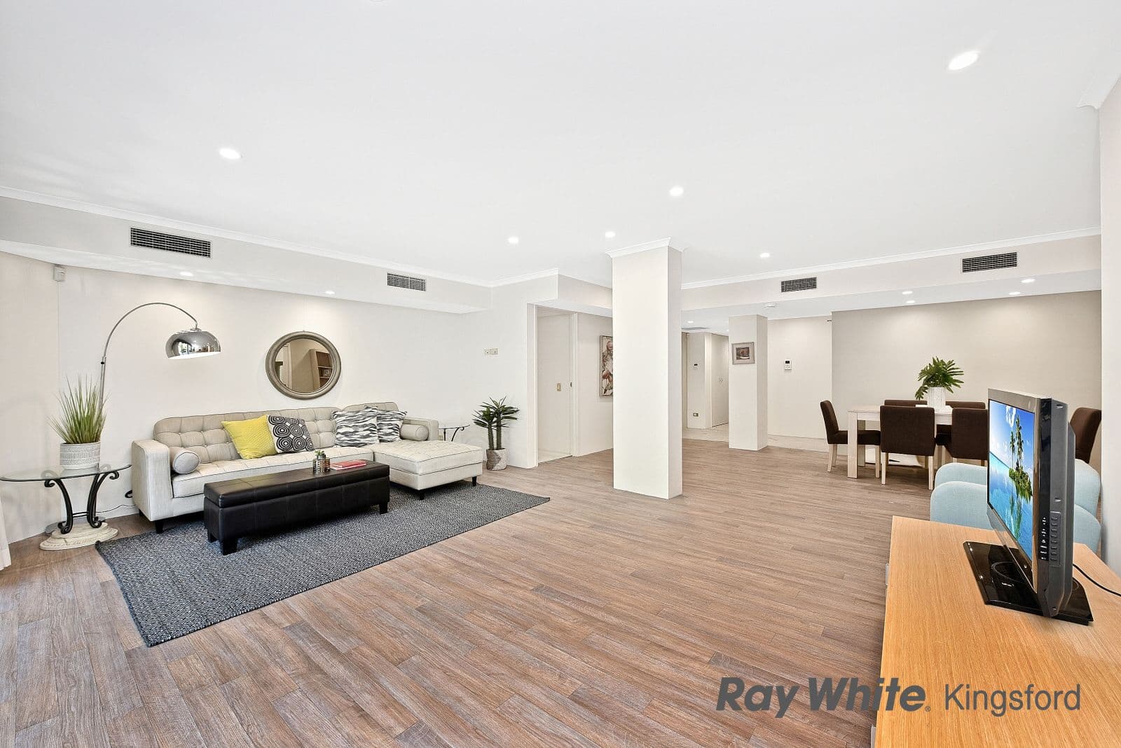 48 Bloomfield Crescent, Elizabeth Downs - Thumbnail 2