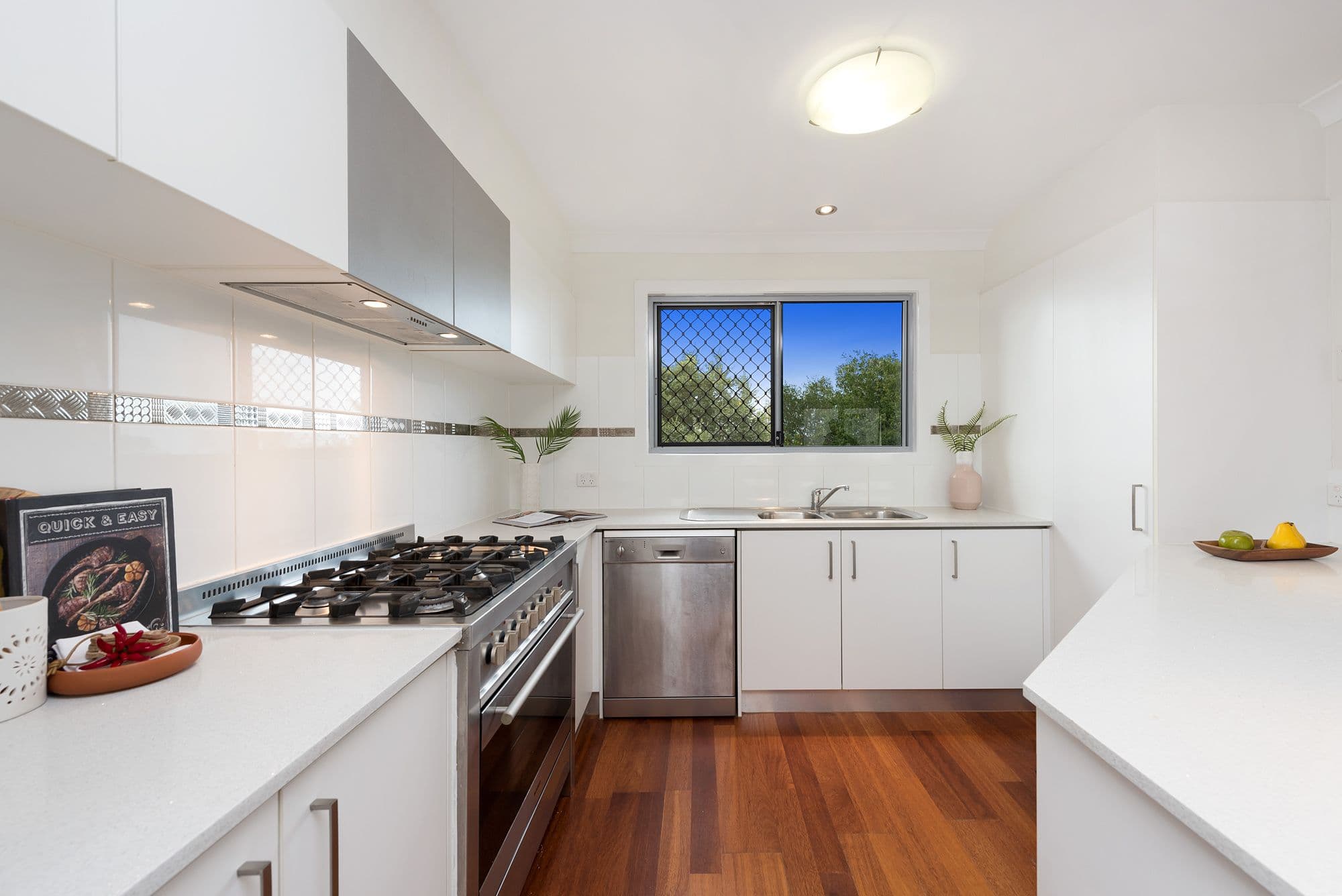 784 Old Cleveland Road, Carina QLD 4152, Carina - Thumbnail 2