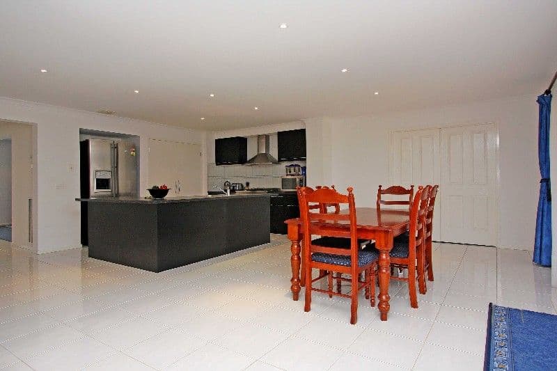 15 Woollahara Parade, TAYLORS HILL VIC 3037, Taylors Hill - Thumbnail 3
