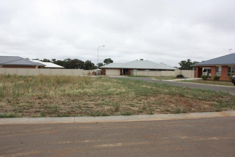 33 Chisnall Street, COROWA NSW 2646, Corowa - Thumbnail 3