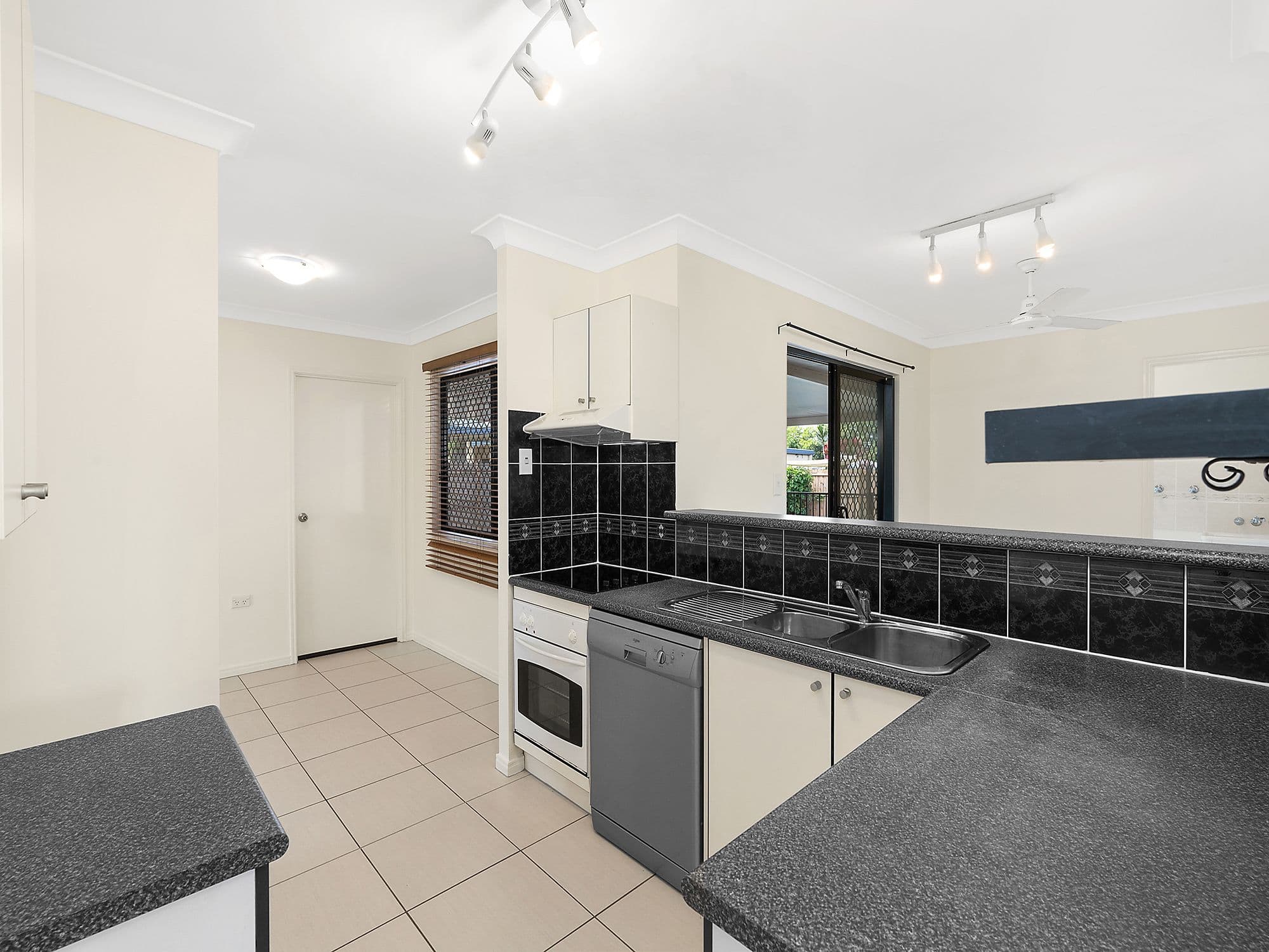 4 Katoomba Street, Mount Sheridan QLD 4868, Mount Sheridan - Thumbnail 4