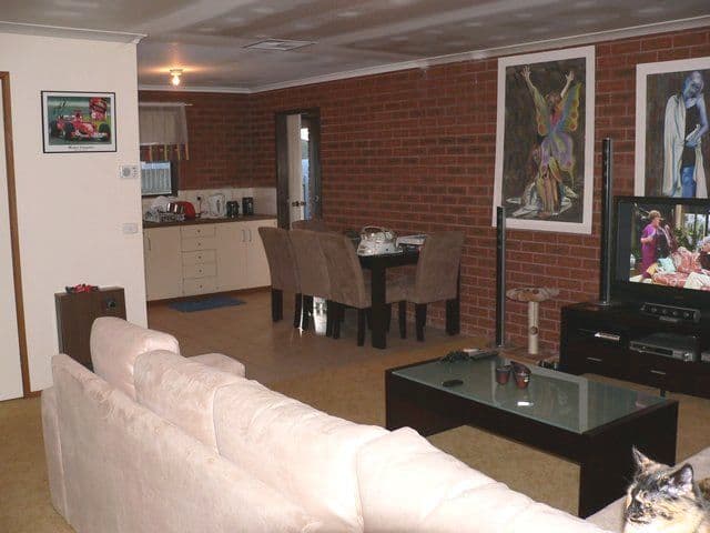 595 Webb Street, LAVINGTON NSW 2641, Lavington - Thumbnail 2