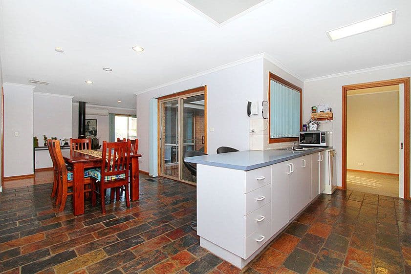 43 Heritage Drive, MILL PARK VIC 3082, Mill Park - Thumbnail 3