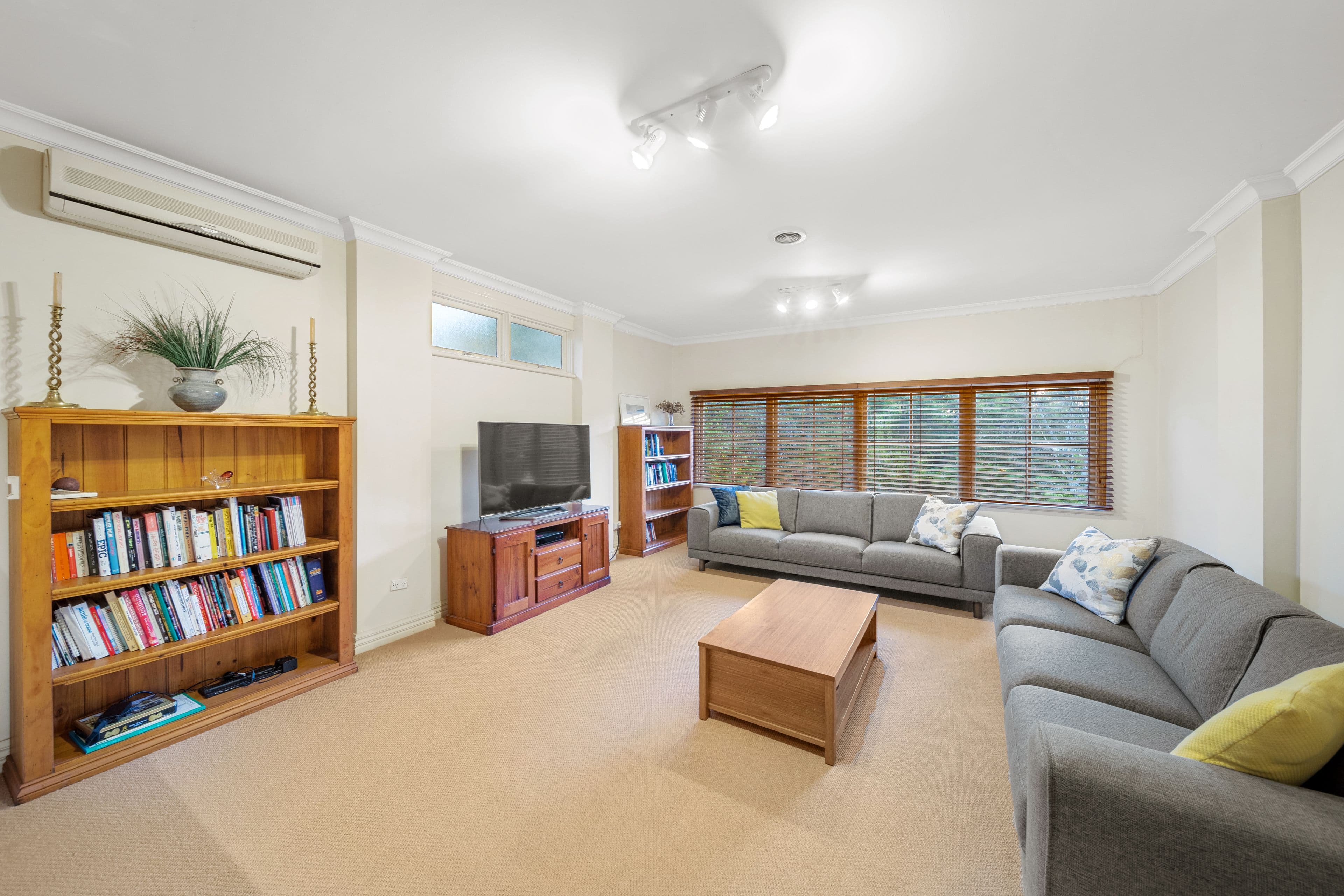 82 Kathryn Road, Knoxfield VIC 3180, Knoxfield - Thumbnail 2