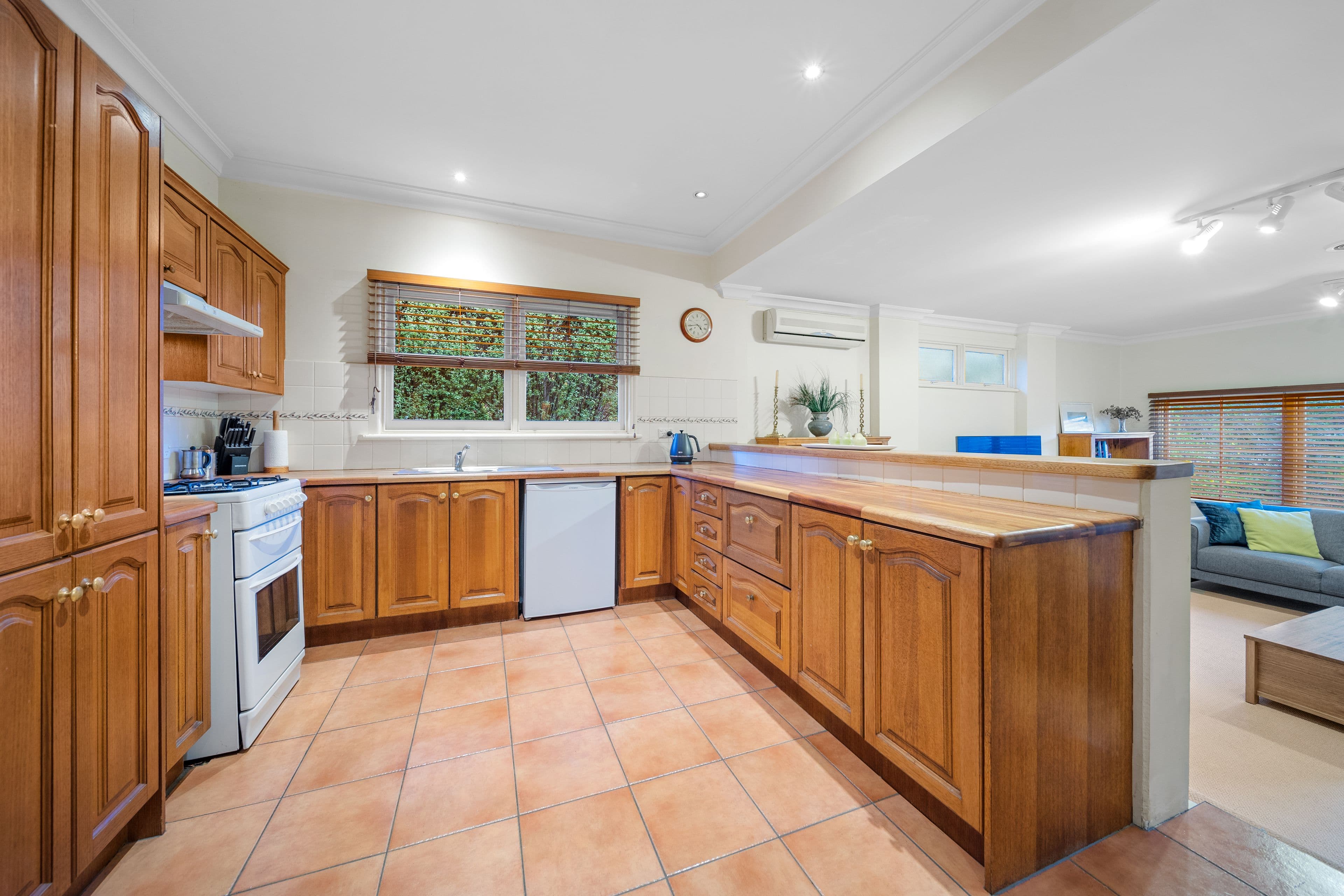 82 Kathryn Road, Knoxfield VIC 3180, Knoxfield - Thumbnail 4