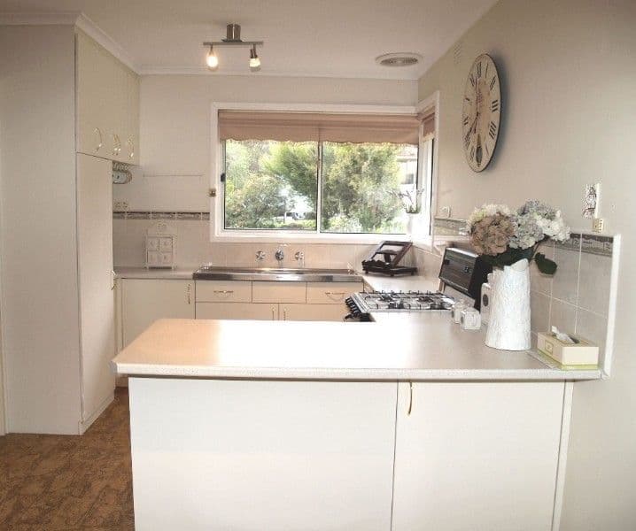 26 Russell Avenue, MOOROOLBARK VIC 3138, Mooroolbark - Thumbnail 2