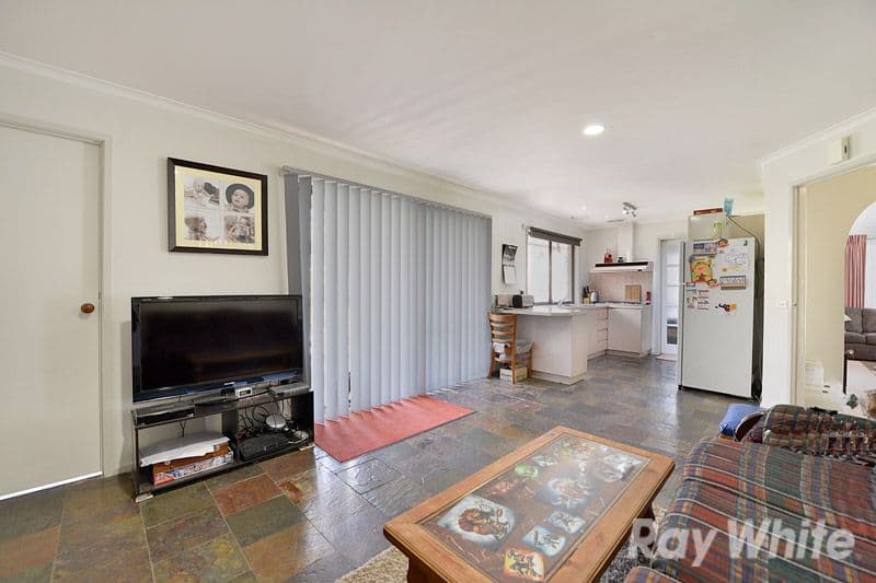 13 Homewood Close, FERNTREE GULLY VIC 3156, Ferntree Gully - Thumbnail 3