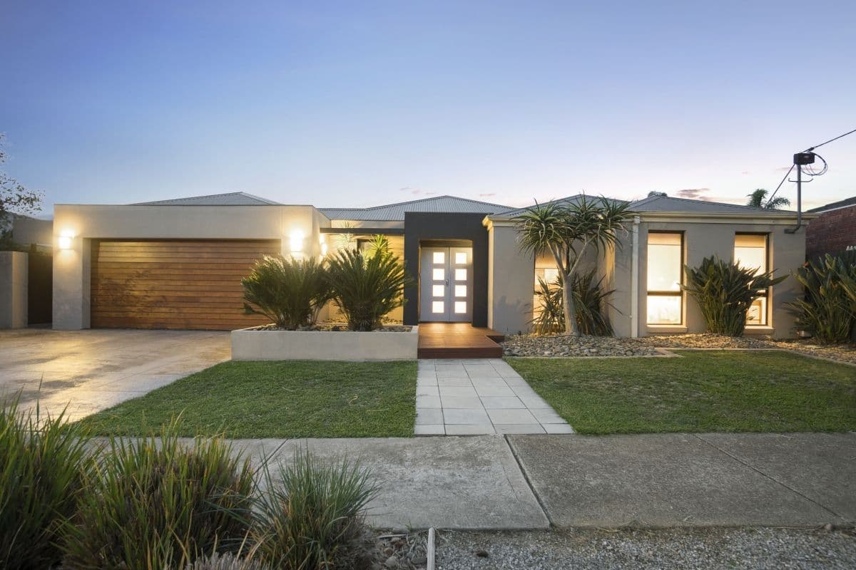 32 Westleigh Drive, Werribee VIC 3030, Werribee - Thumbnail 2