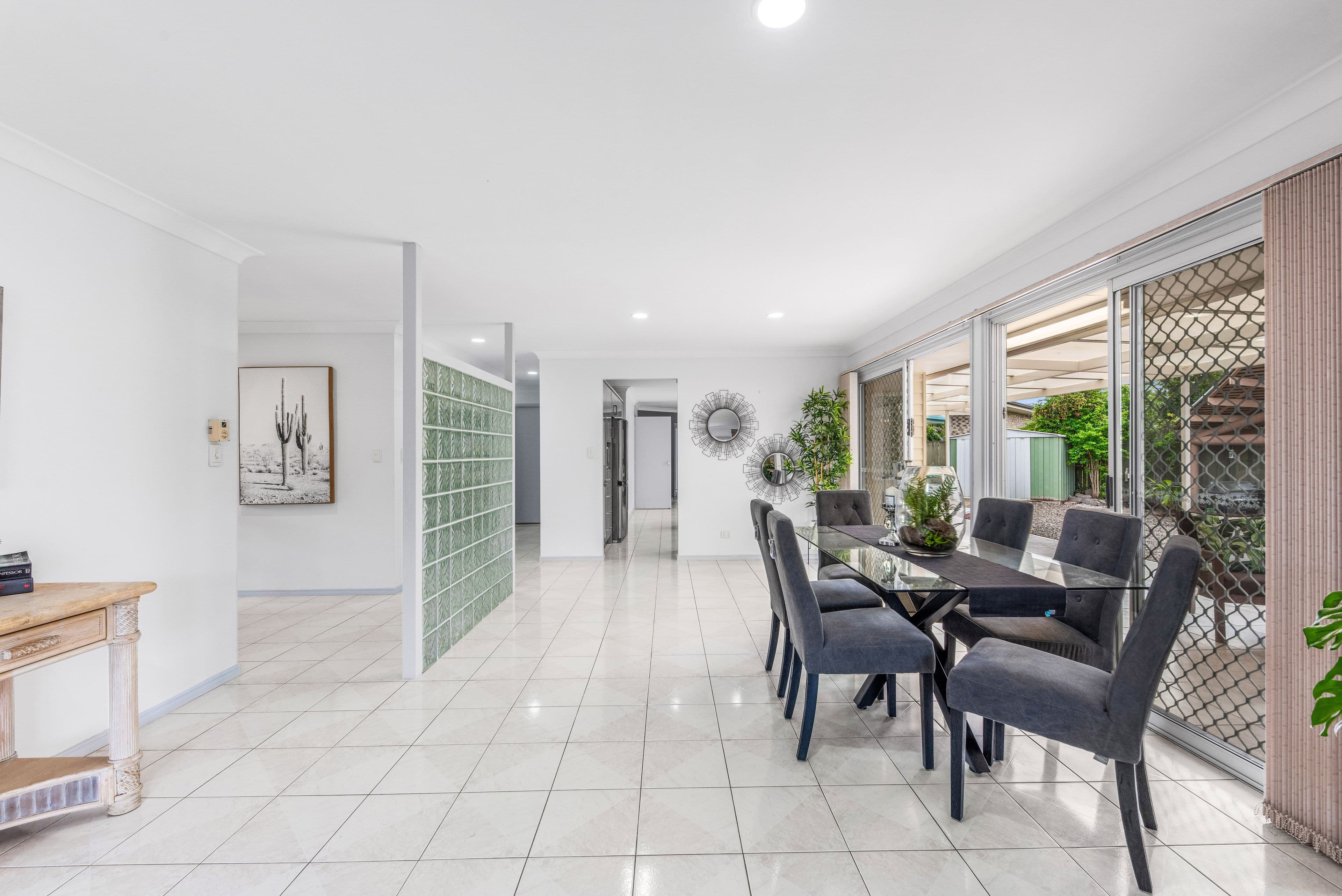 48 Alphitonia Crescent, Sunnybank Hills QLD 4109, Sunnybank Hills - Thumbnail 3