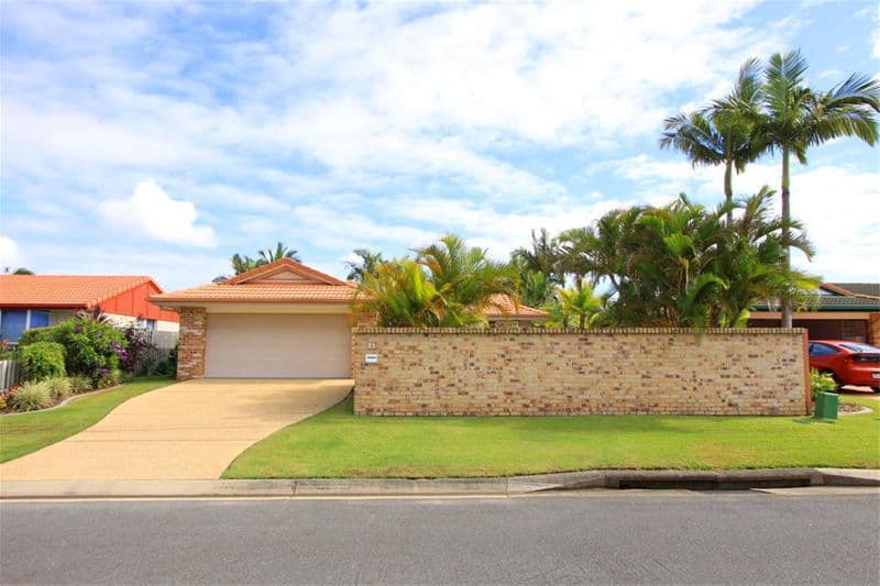 10 Goldfinch Avenue, BURLEIGH WATERS QLD 4220, Burleigh Waters - Thumbnail 2