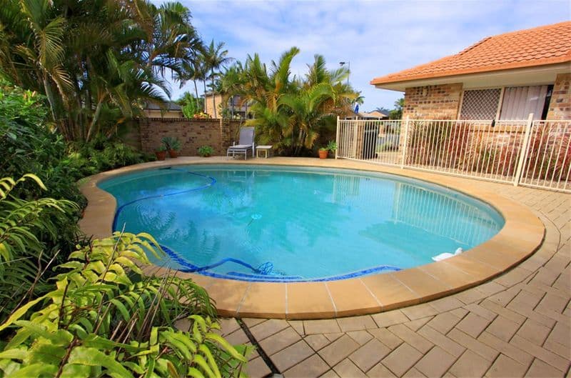 10 Goldfinch Avenue, BURLEIGH WATERS QLD 4220, Burleigh Waters - Thumbnail 3