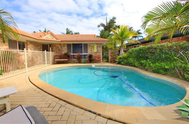 10 Goldfinch Avenue, BURLEIGH WATERS QLD 4220, Burleigh Waters - Thumbnail 4