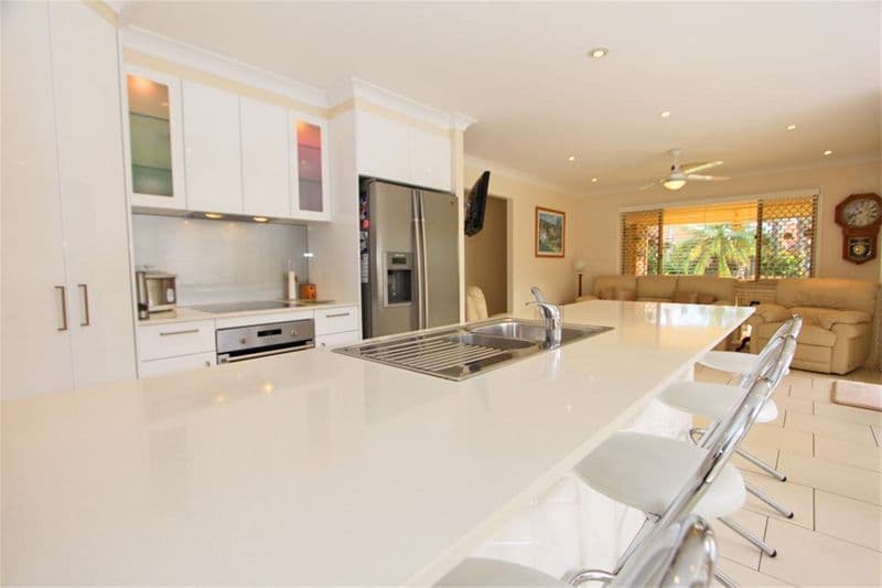 10 Goldfinch Avenue, BURLEIGH WATERS QLD 4220, Burleigh Waters - Thumbnail 6