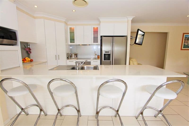 10 Goldfinch Avenue, BURLEIGH WATERS QLD 4220, Burleigh Waters - Thumbnail 7