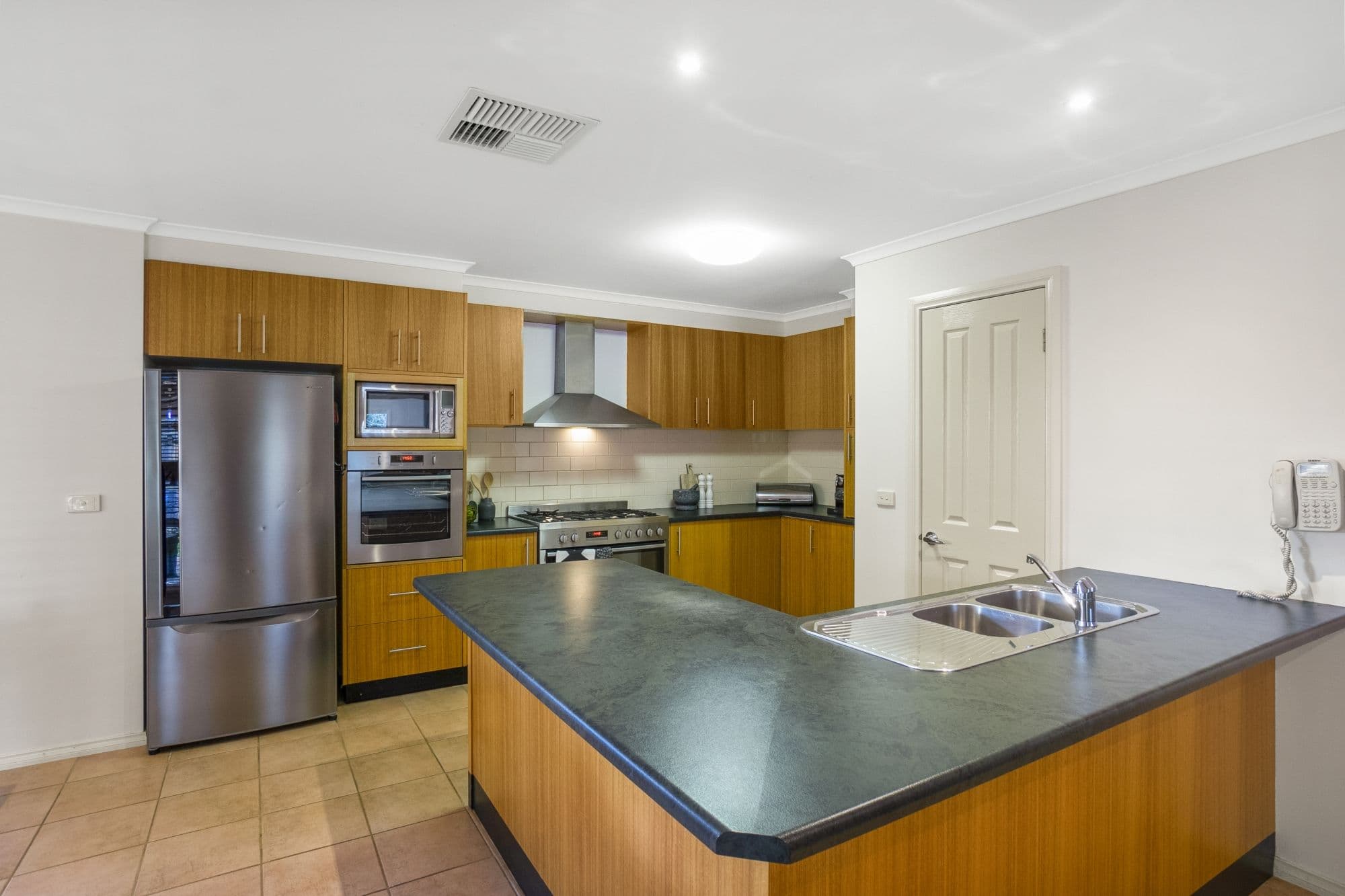3 Ribera Court, Werribee VIC 3030, Werribee - Thumbnail 7