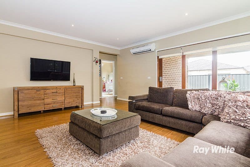 19 Gelderland Drive, Clyde North VIC 3978, Clyde North - Thumbnail 3
