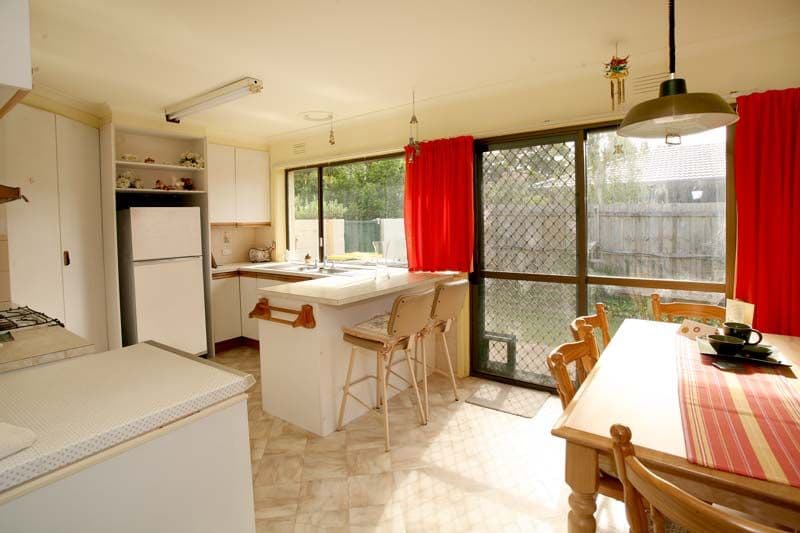 28 Earlwood Drive, WHEELERS HILL VIC 3150, Wheelers Hill - Thumbnail 2
