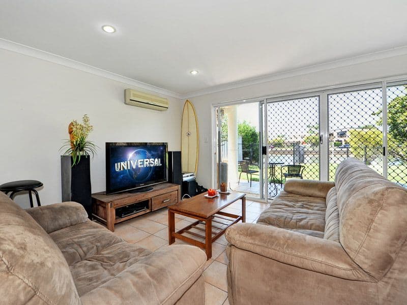 22 Vaggelas Crescent, Biggera Waters QLD 4216, Biggera Waters - Thumbnail 2