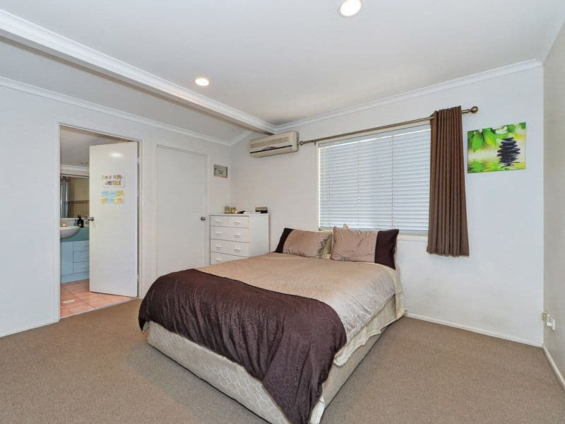 22 Vaggelas Crescent, Biggera Waters QLD 4216, Biggera Waters - Thumbnail 4
