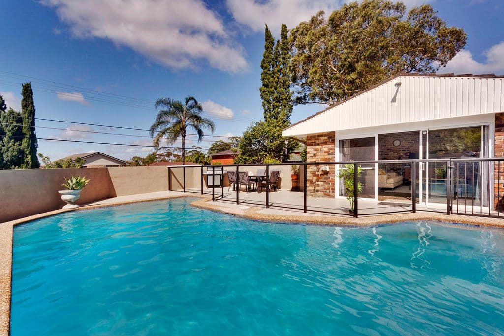 2 Shamrock Parade, Killarney Heights - Thumbnail 2