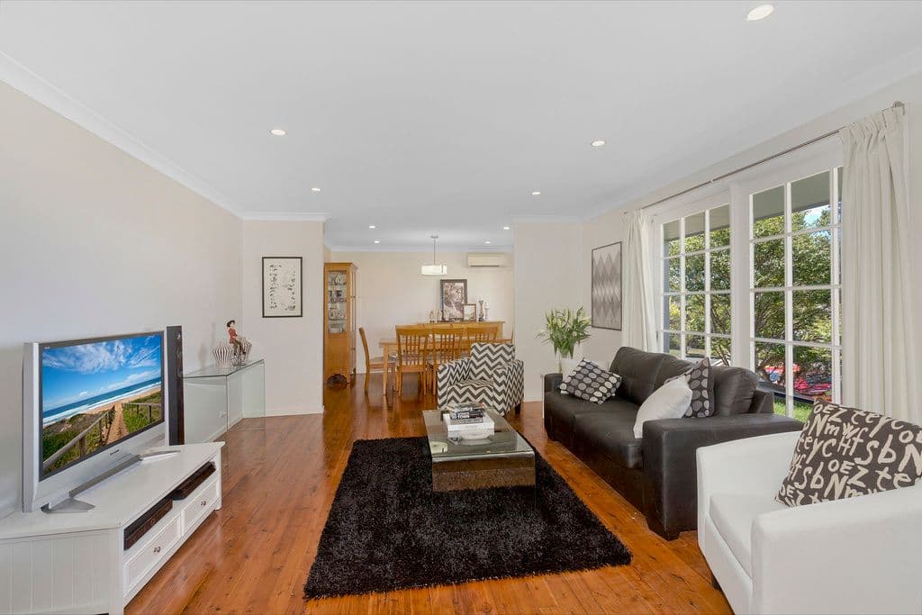 2 Shamrock Parade, Killarney Heights - Thumbnail 3