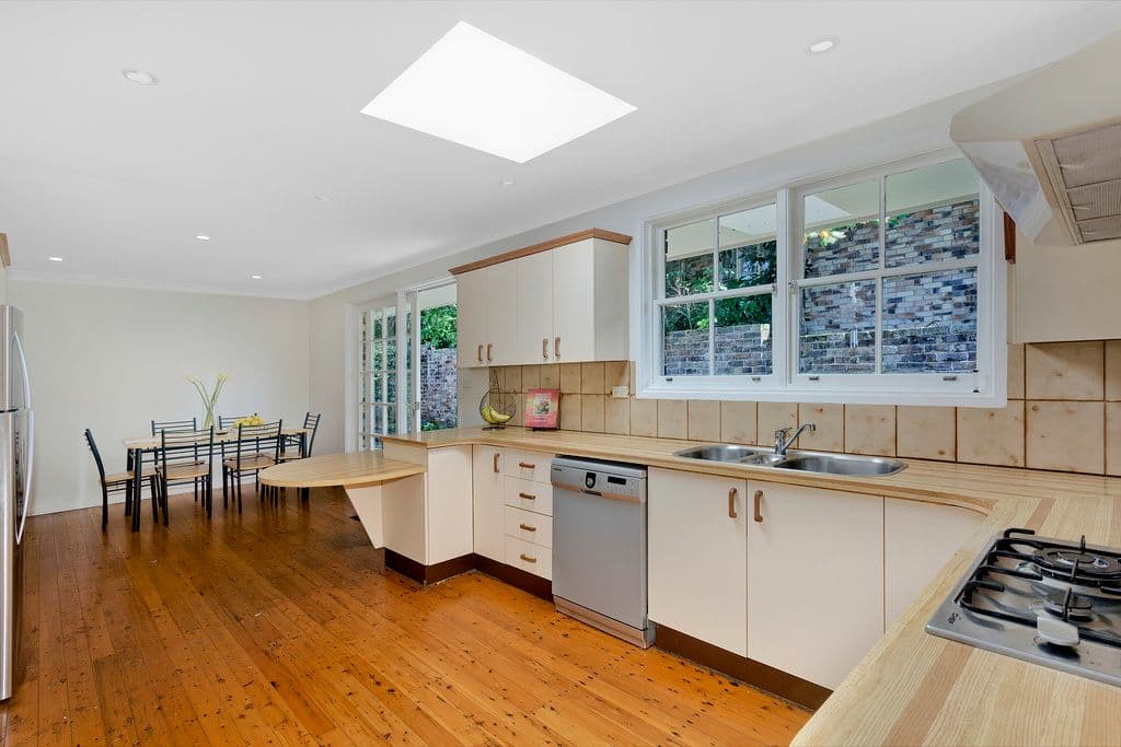 2 Shamrock Parade, Killarney Heights - Thumbnail 5