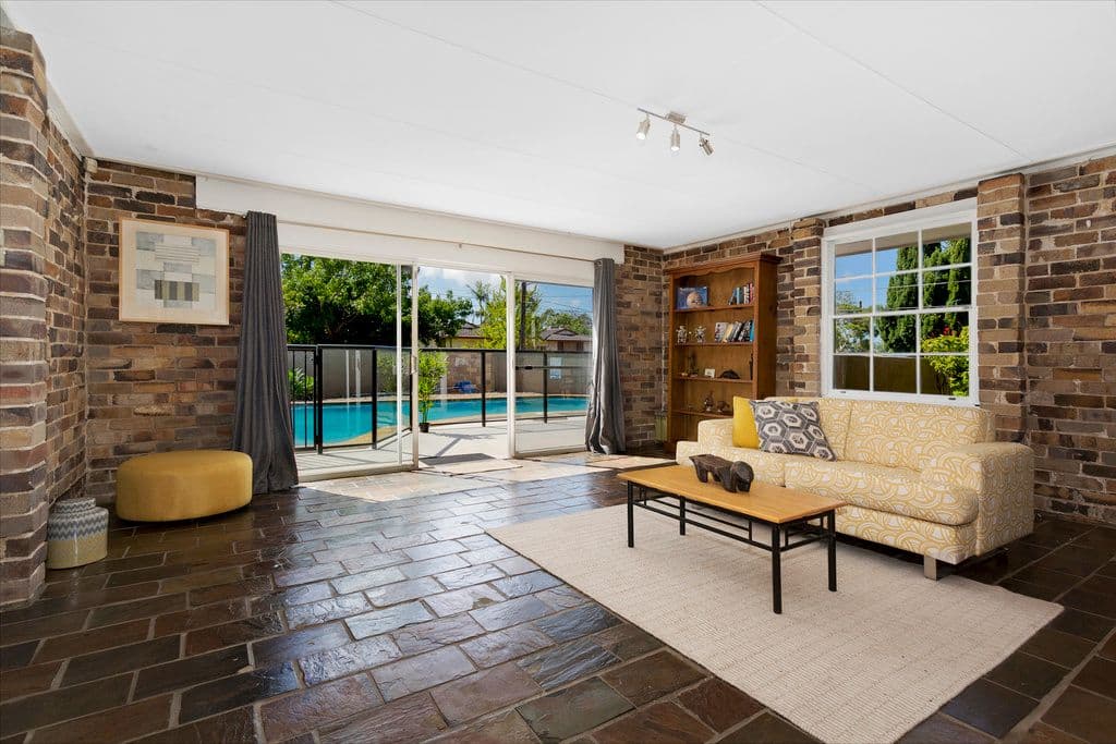 2 Shamrock Parade, Killarney Heights - Thumbnail 6