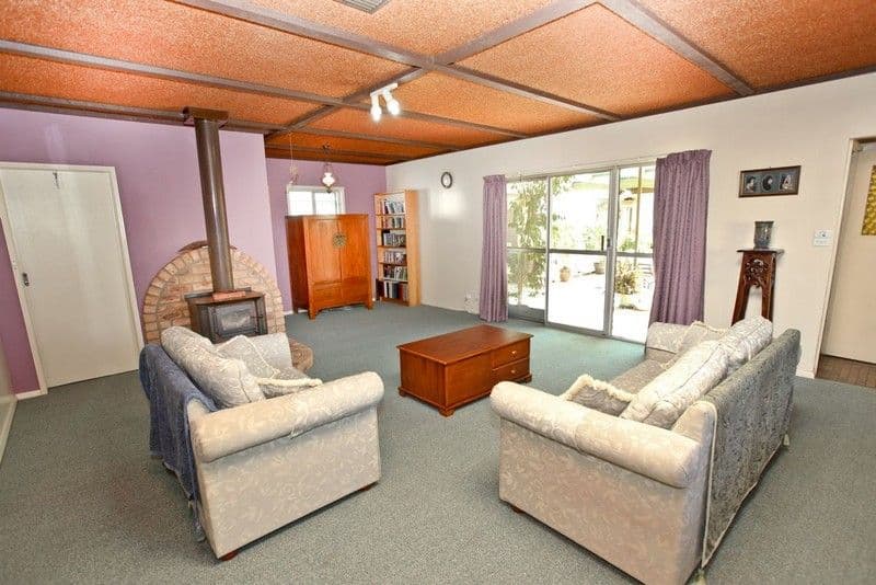 21 Floral Avenue East, MILDURA VIC 3500, Mildura - Thumbnail 2