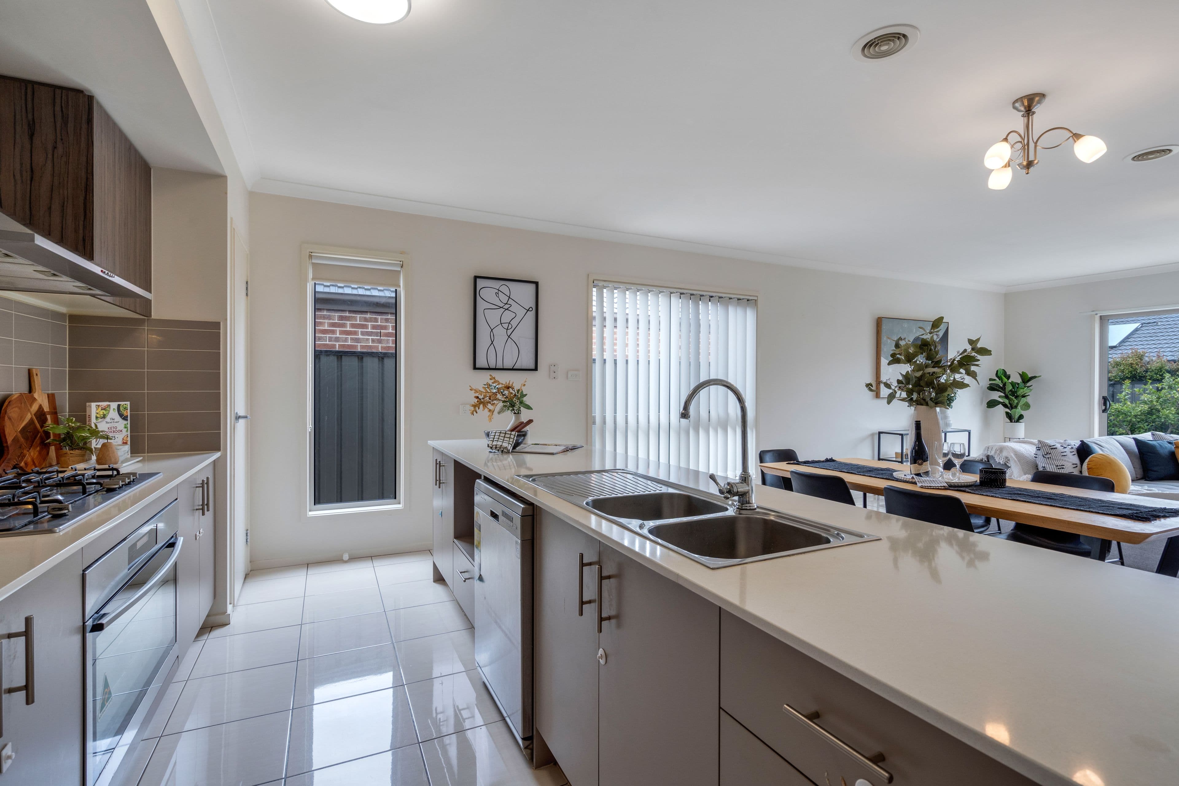 22 Eminence Way, Craigieburn VIC 3064, Craigieburn - Thumbnail 3