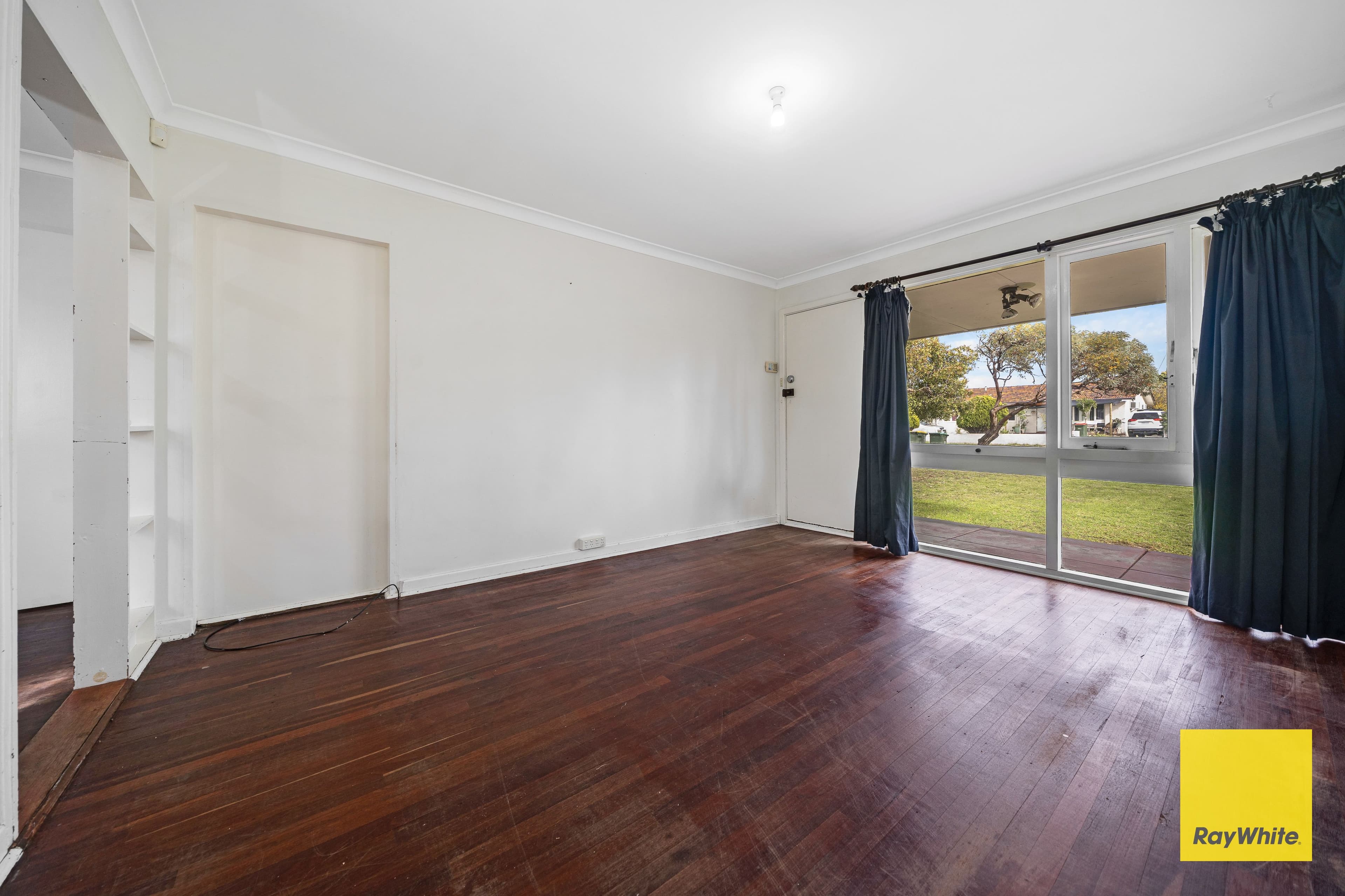 10 Roydon Way, Girrawheen WA 6064, Girrawheen - Thumbnail 2