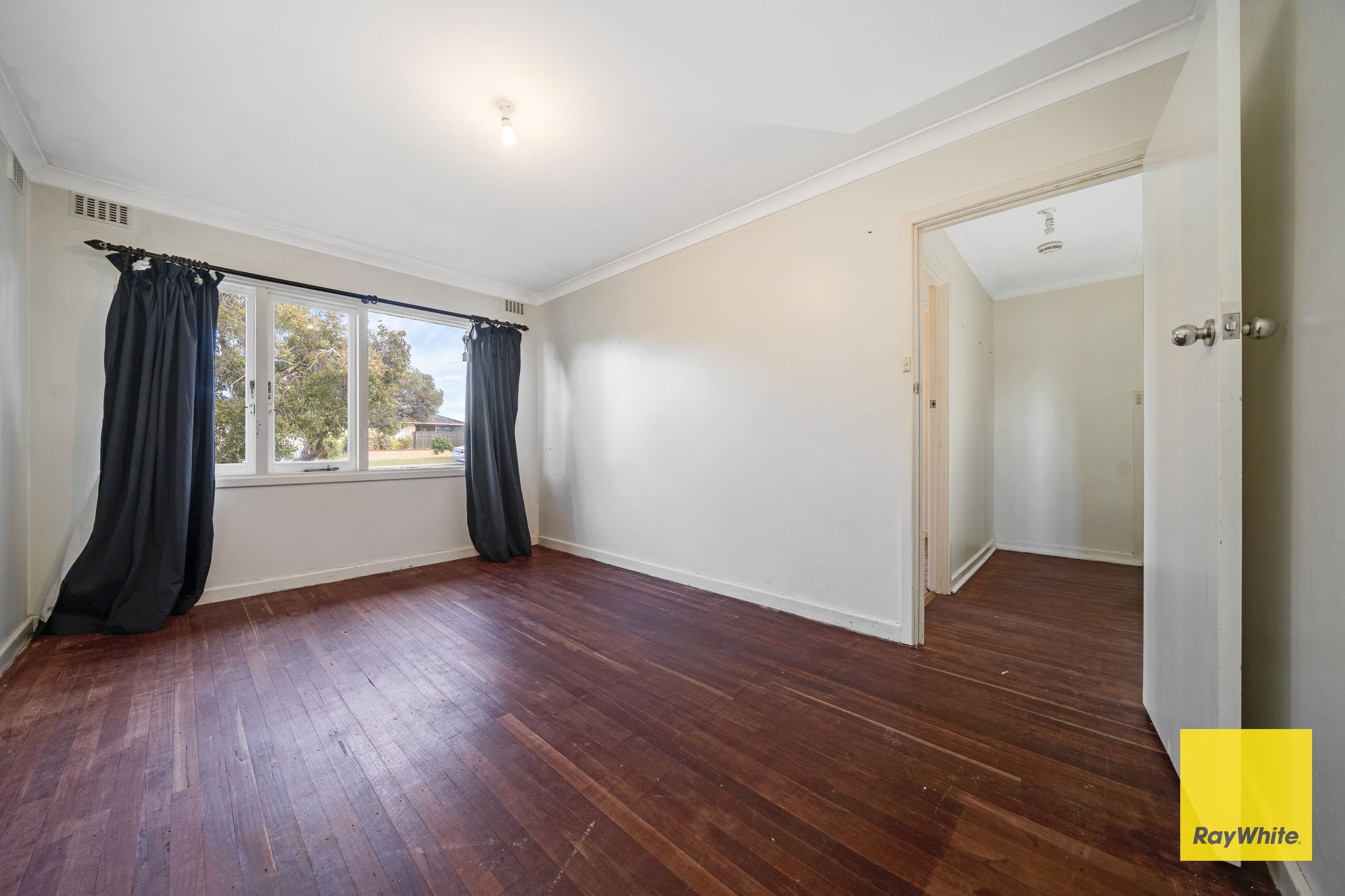 10 Roydon Way, Girrawheen WA 6064, Girrawheen - Thumbnail 7