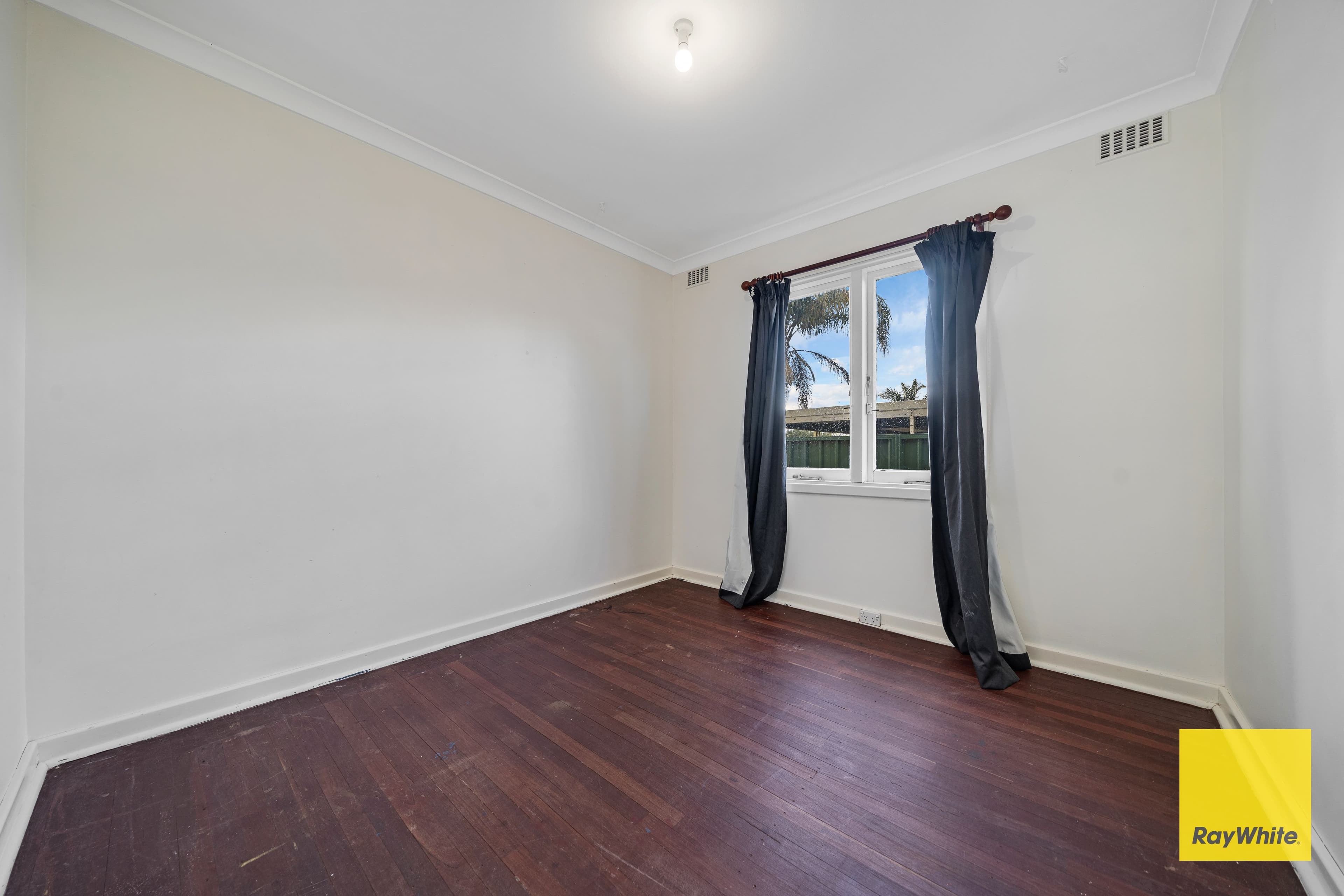 10 Roydon Way, Girrawheen WA 6064, Girrawheen - Thumbnail 8