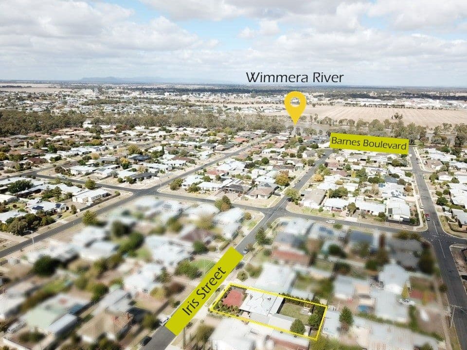 16 Iris Street, Horsham VIC 3400, Horsham - Thumbnail 2