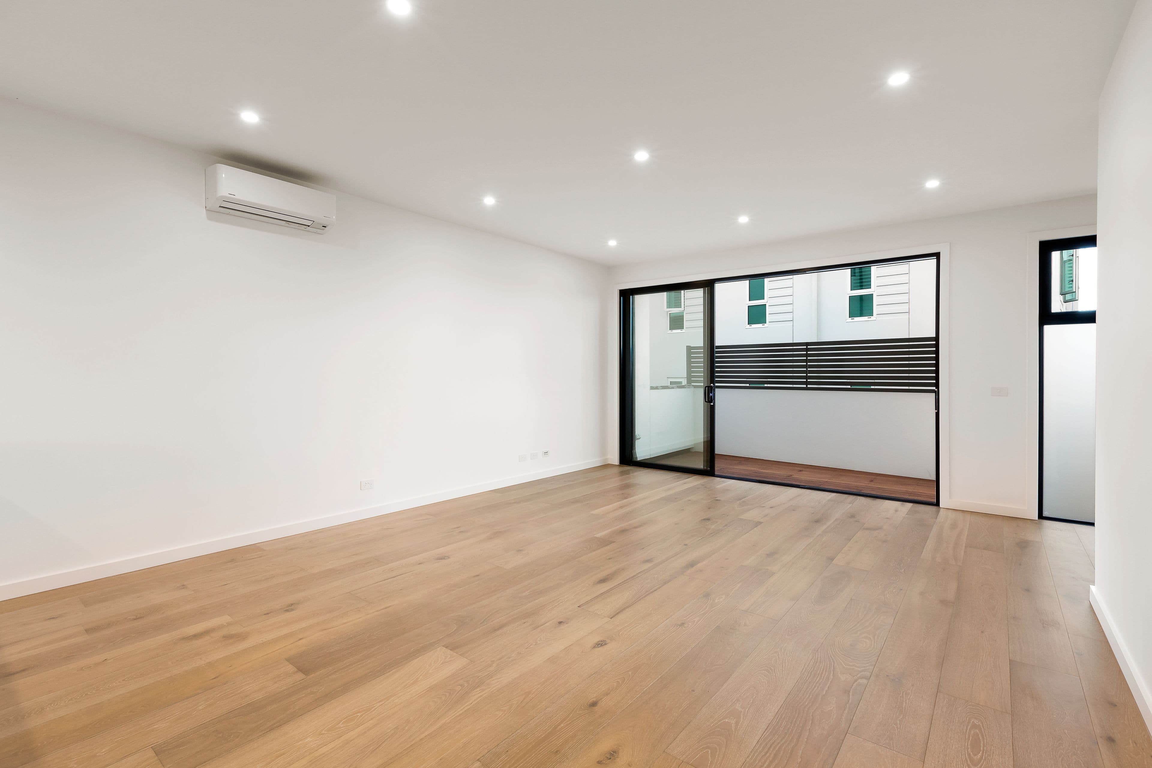 18 Nepean Highway, Seaford VIC 3198, Seaford - Thumbnail 3