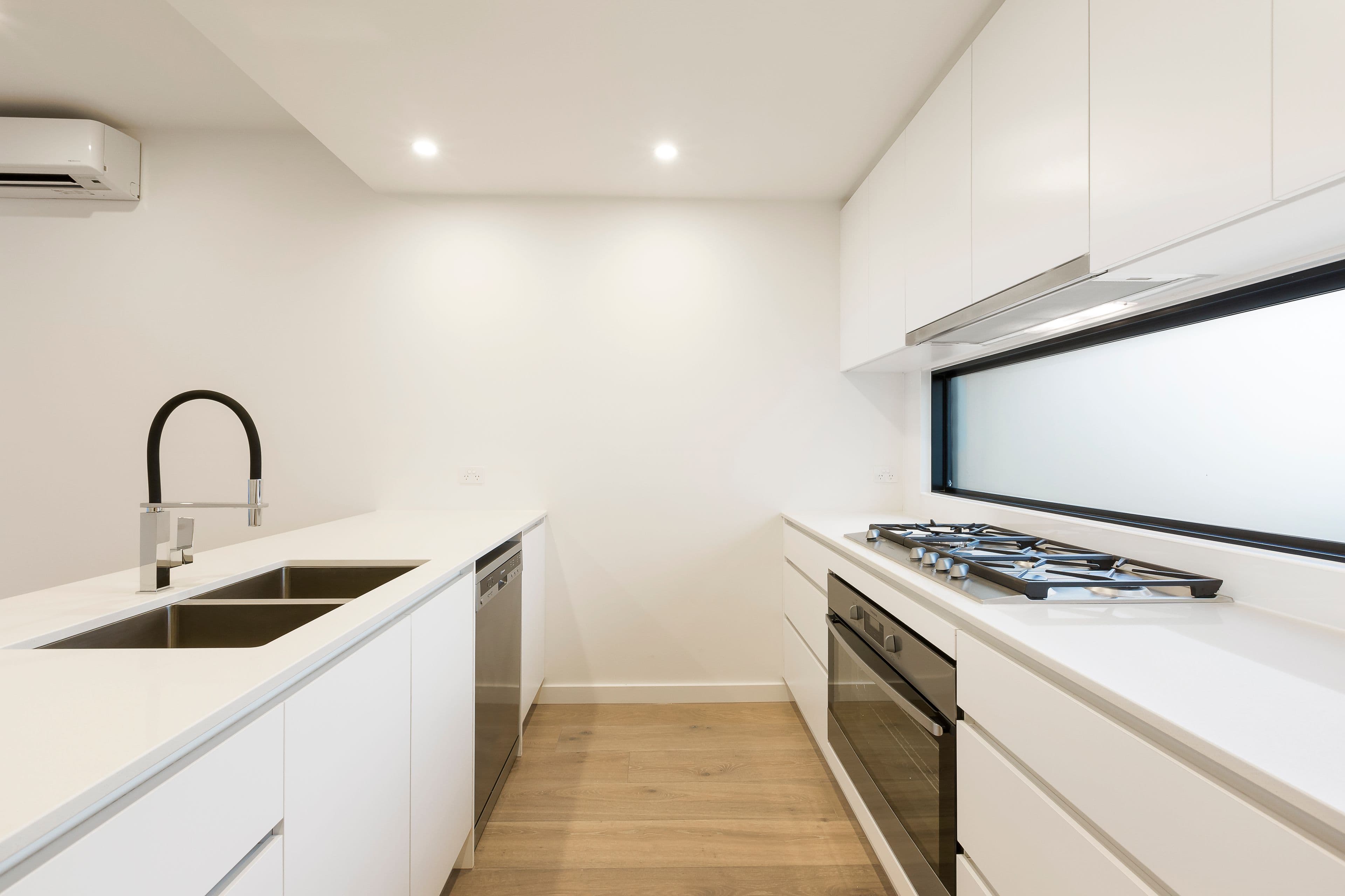 18 Nepean Highway, Seaford VIC 3198, Seaford - Thumbnail 4