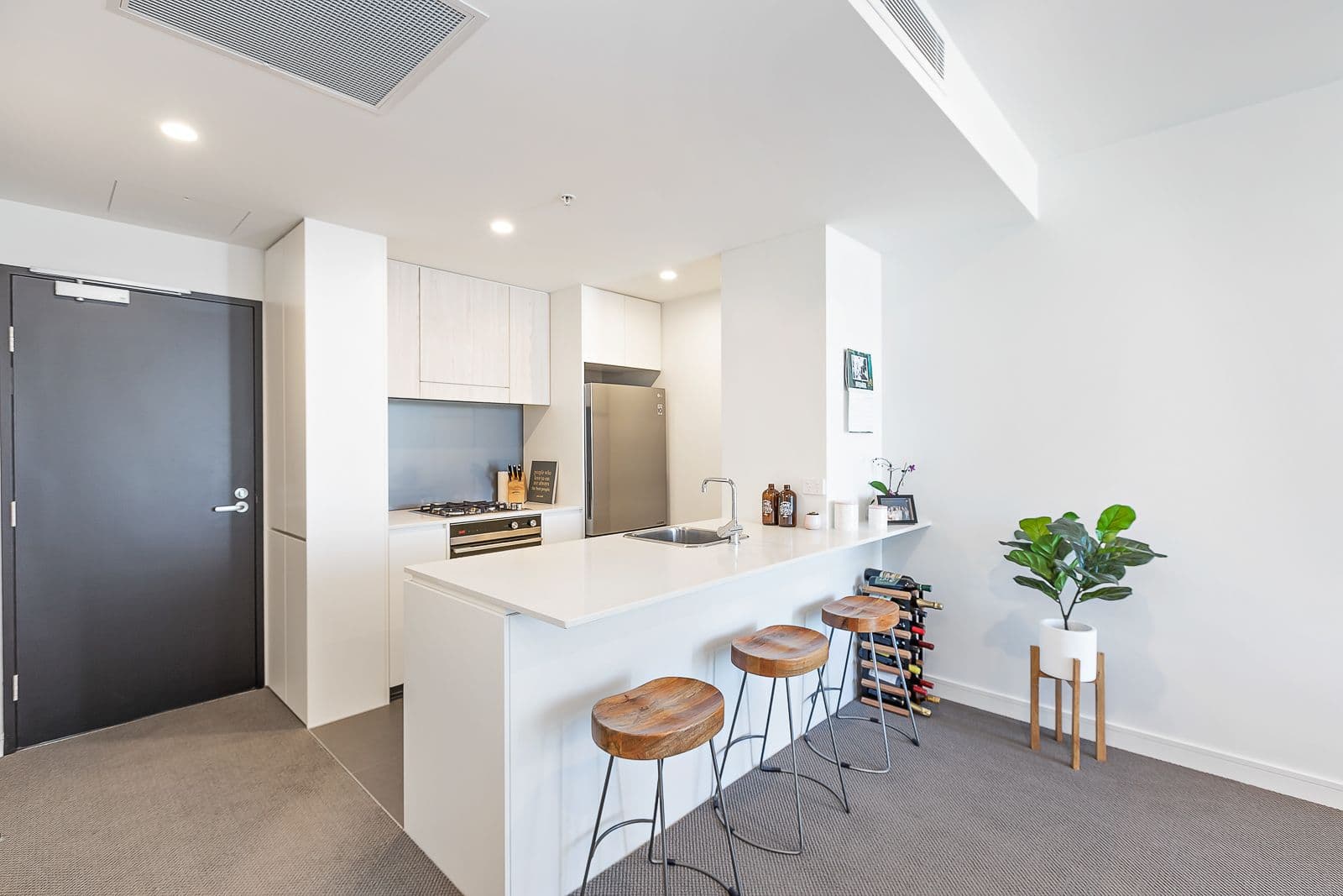 75 Shortland Esplanade, Newcastle NSW 2300, Newcastle - Thumbnail 2