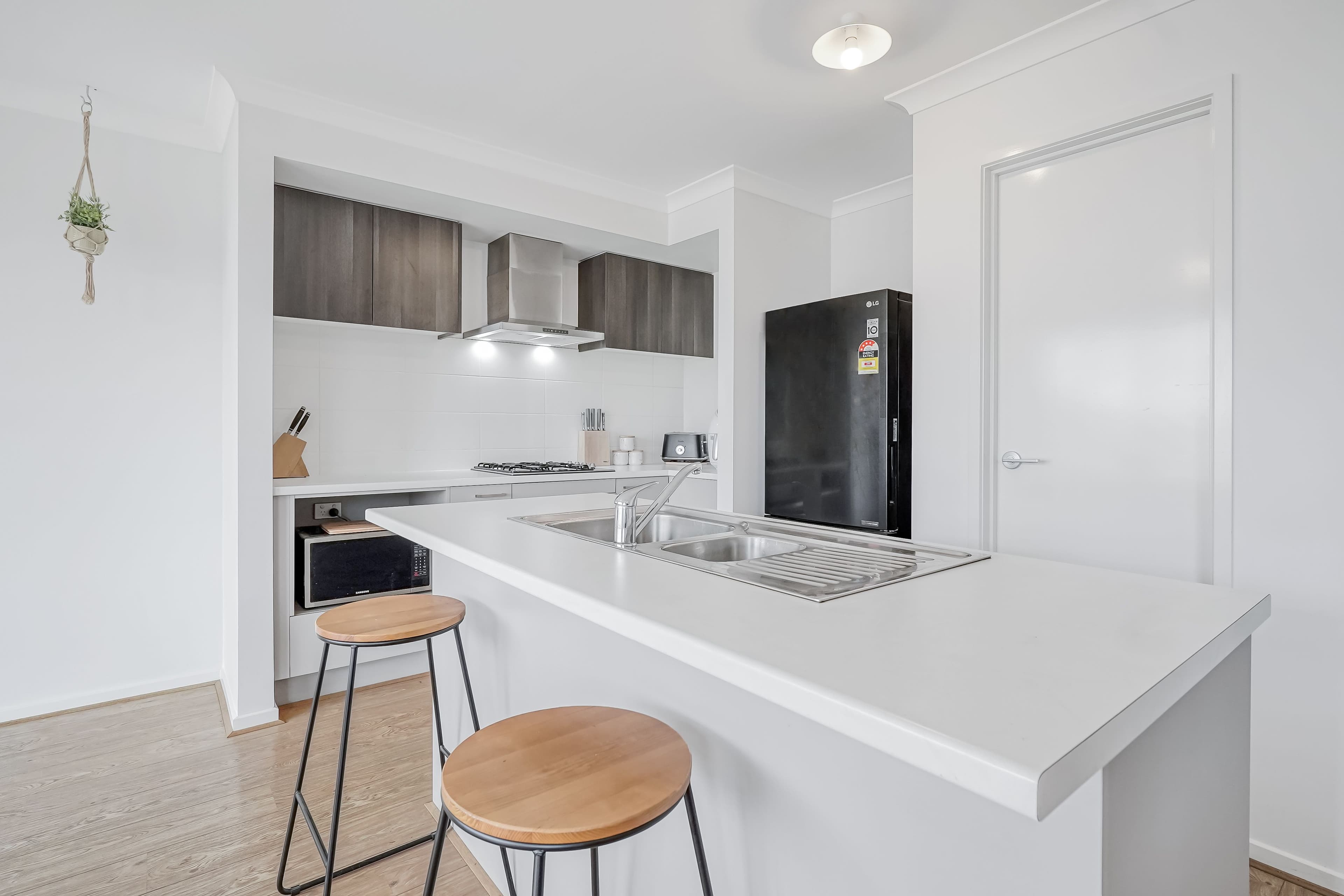 5 Swindale Way, Clyde North VIC 3978, Clyde North - Thumbnail 3