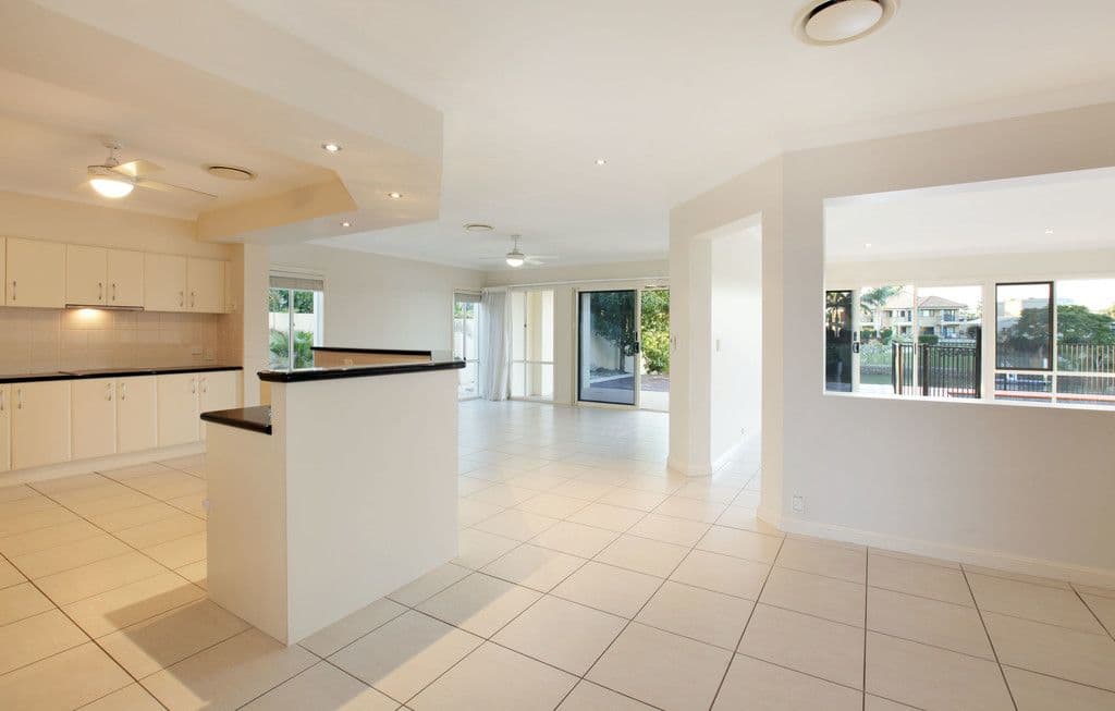 4 Braemer Court, Benowa Waters QLD 4217, Benowa - Thumbnail 4