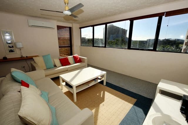 401 'Travel Inn' 40 Surf Parade, BROADBEACH QLD 4218, Broadbeach - Image 1