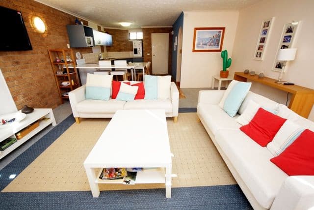 401 'Travel Inn' 40 Surf Parade, BROADBEACH QLD 4218, Broadbeach - Thumbnail 8