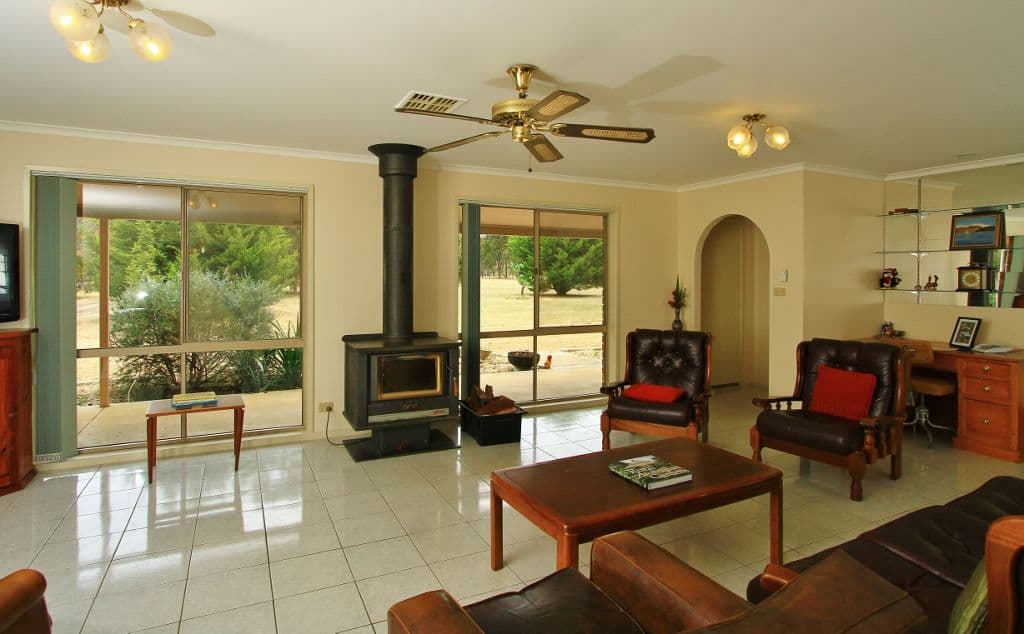 139 Hylands Lane, HEATHCOTE VIC 3523, Heathcote - Thumbnail 2