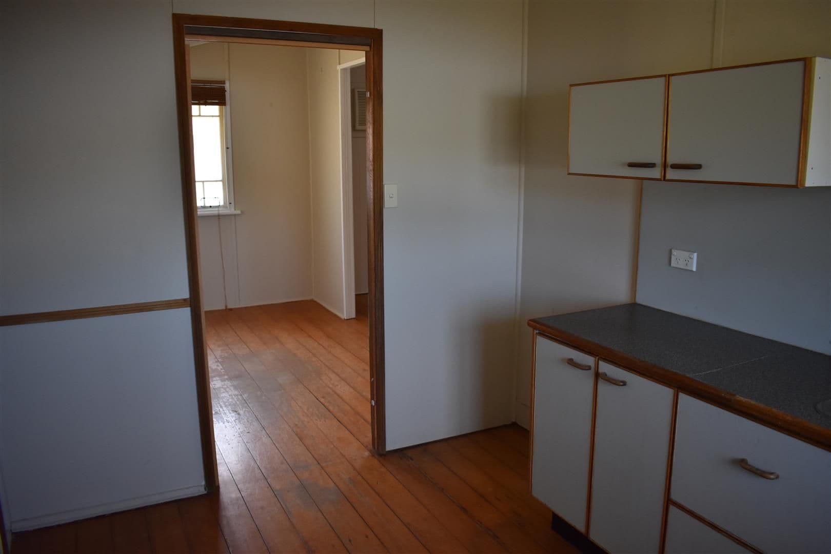 76 Dee Street, Mount Morgan QLD 4714, Mount Morgan - Thumbnail 4