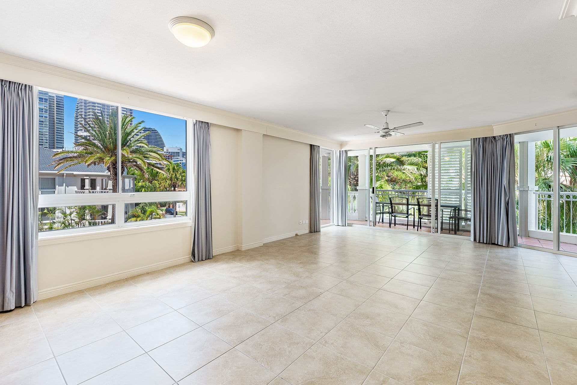 21 'La Grande' 122-130 Old Burleigh Road, Broadbeach QLD 4218, Broadbeach - Thumbnail 2