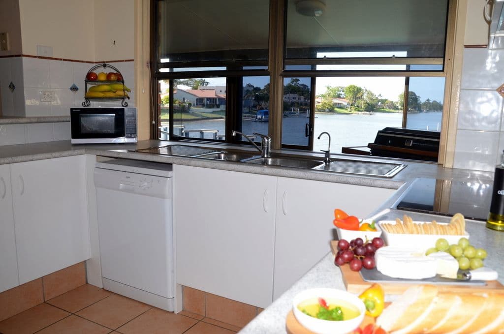 26 Cocos Crescent, BROADBEACH WATERS QLD 4218, Broadbeach Waters - Thumbnail 8