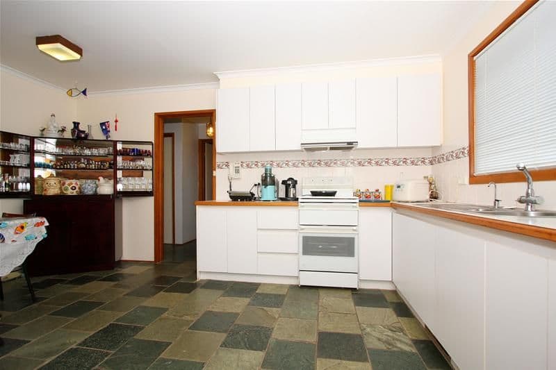 9 Luton Way, BUNDOORA VIC 3083, Bundoora - Thumbnail 3