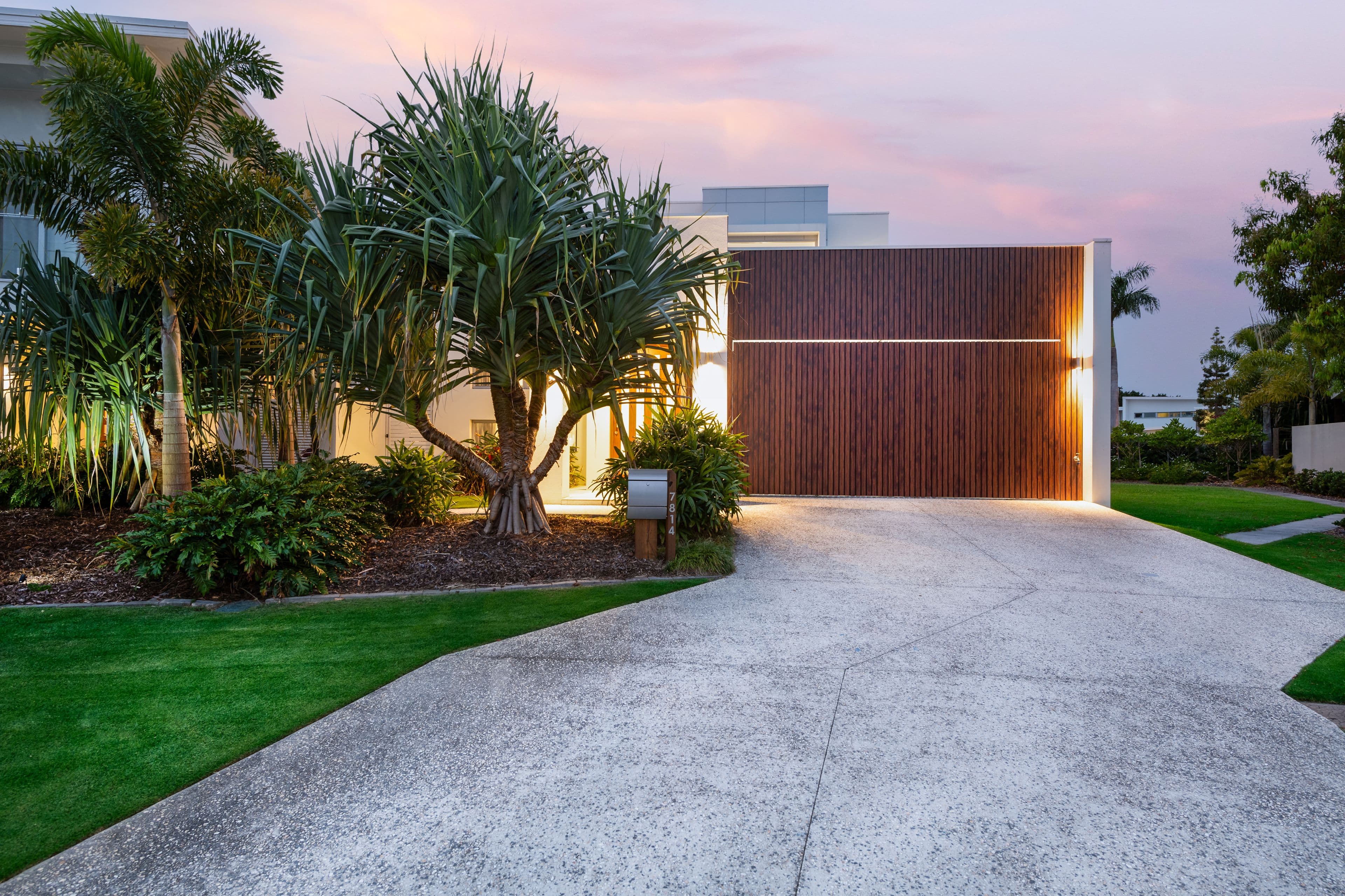 7814 Pavilions Close, Hope Island QLD 4212, Hope Island - Thumbnail 2