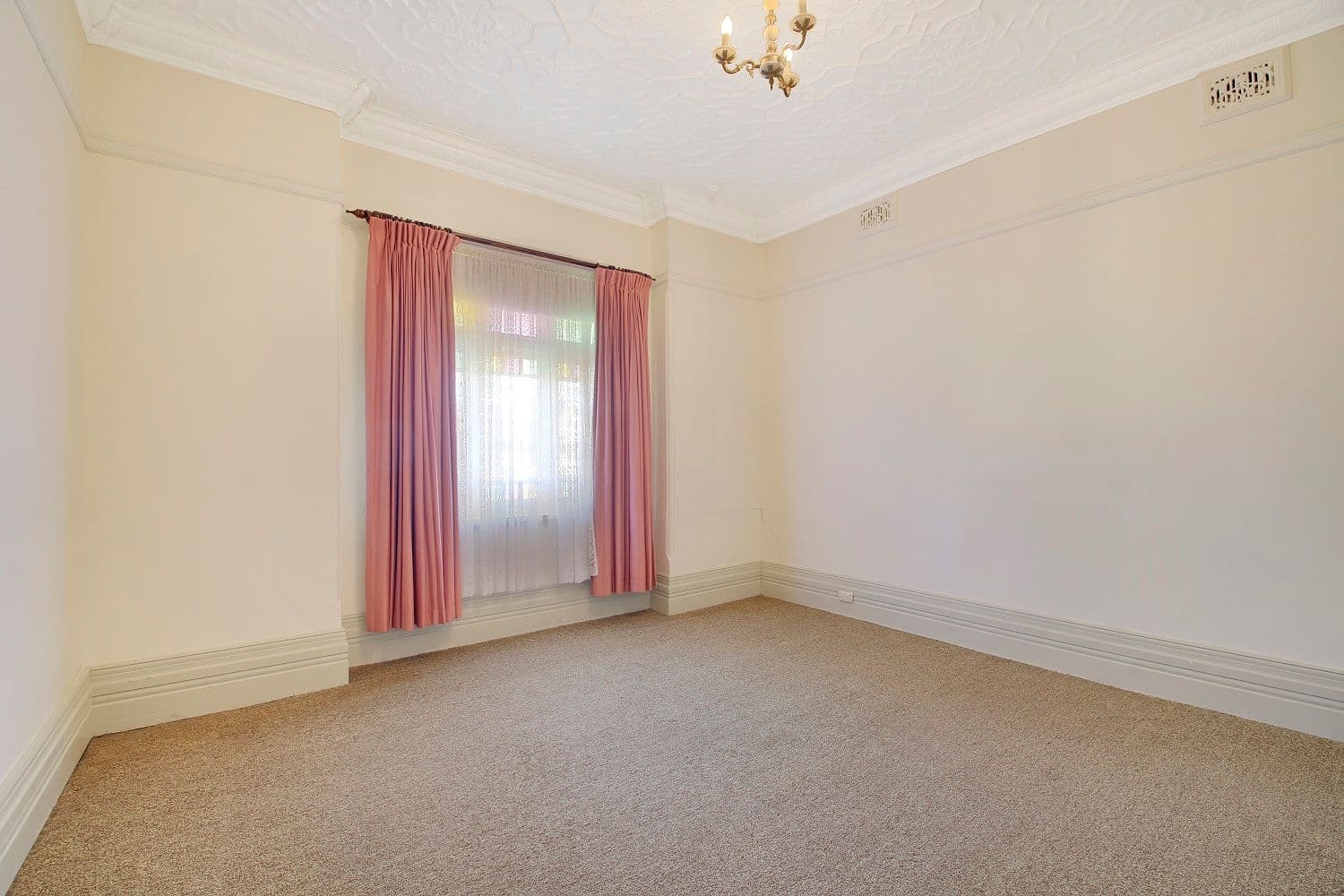 13 Lithgow Street, GOULBURN NSW 2580, Goulburn - Thumbnail 2