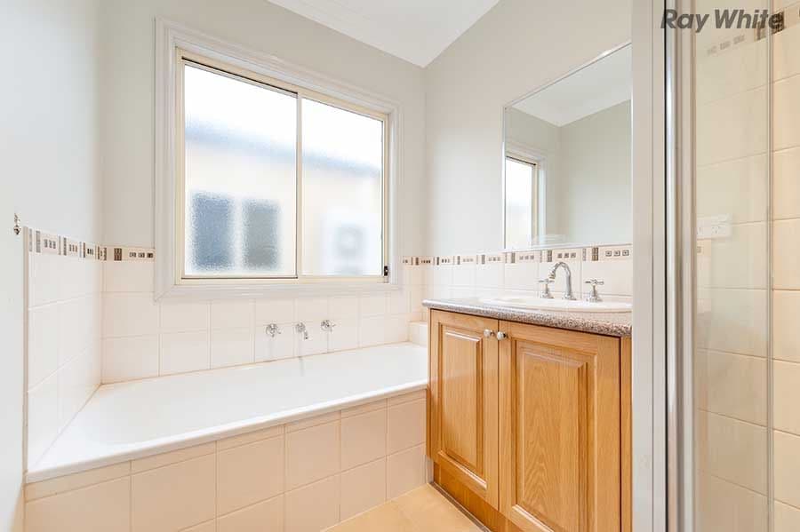 6 Lorraine Court, Hillside VIC 3037, Hillside - Thumbnail 6